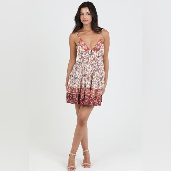 NWT - Angie Twist Front Tiered Sundress - Size M - Picture 4 of 4